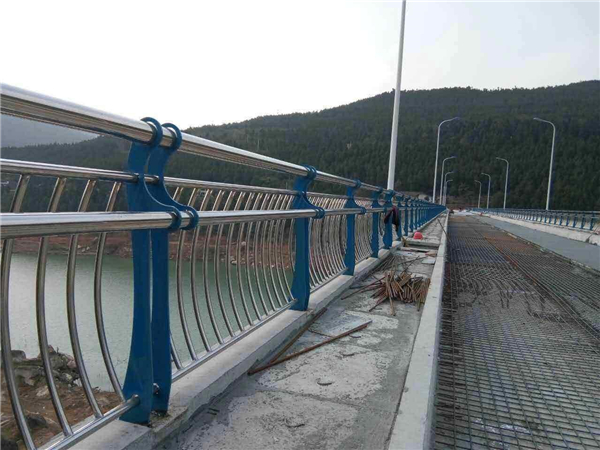 白山不锈钢桥梁护栏的特点及其在桥梁安全中的重要作用
